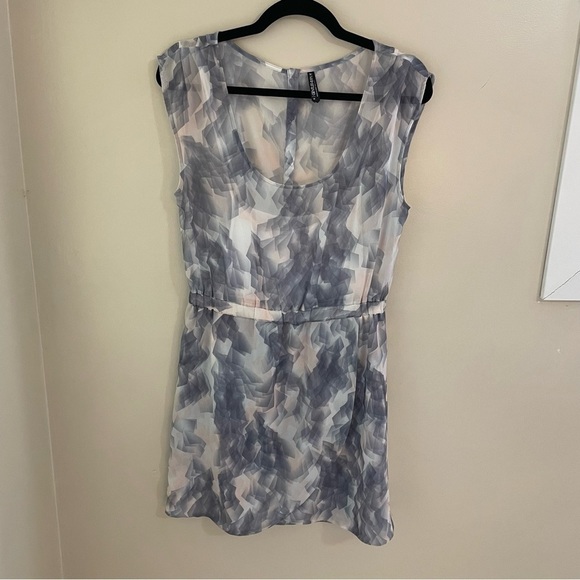 Gentle Fawn Broken Glass Abstract Sleeveless Button Down Back Wrap Over Skirt, - Picture 1 of 9